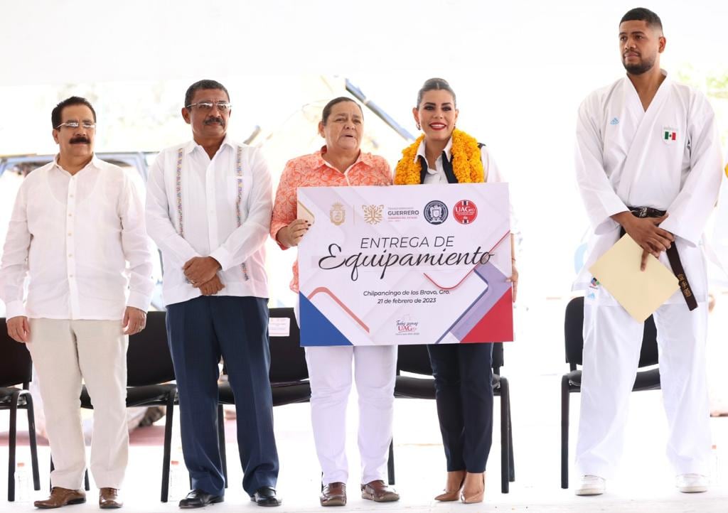 Evelyn Salgado entregó equipamiento a la UAGro