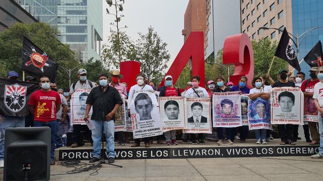 Mitin en Antimonumento 43