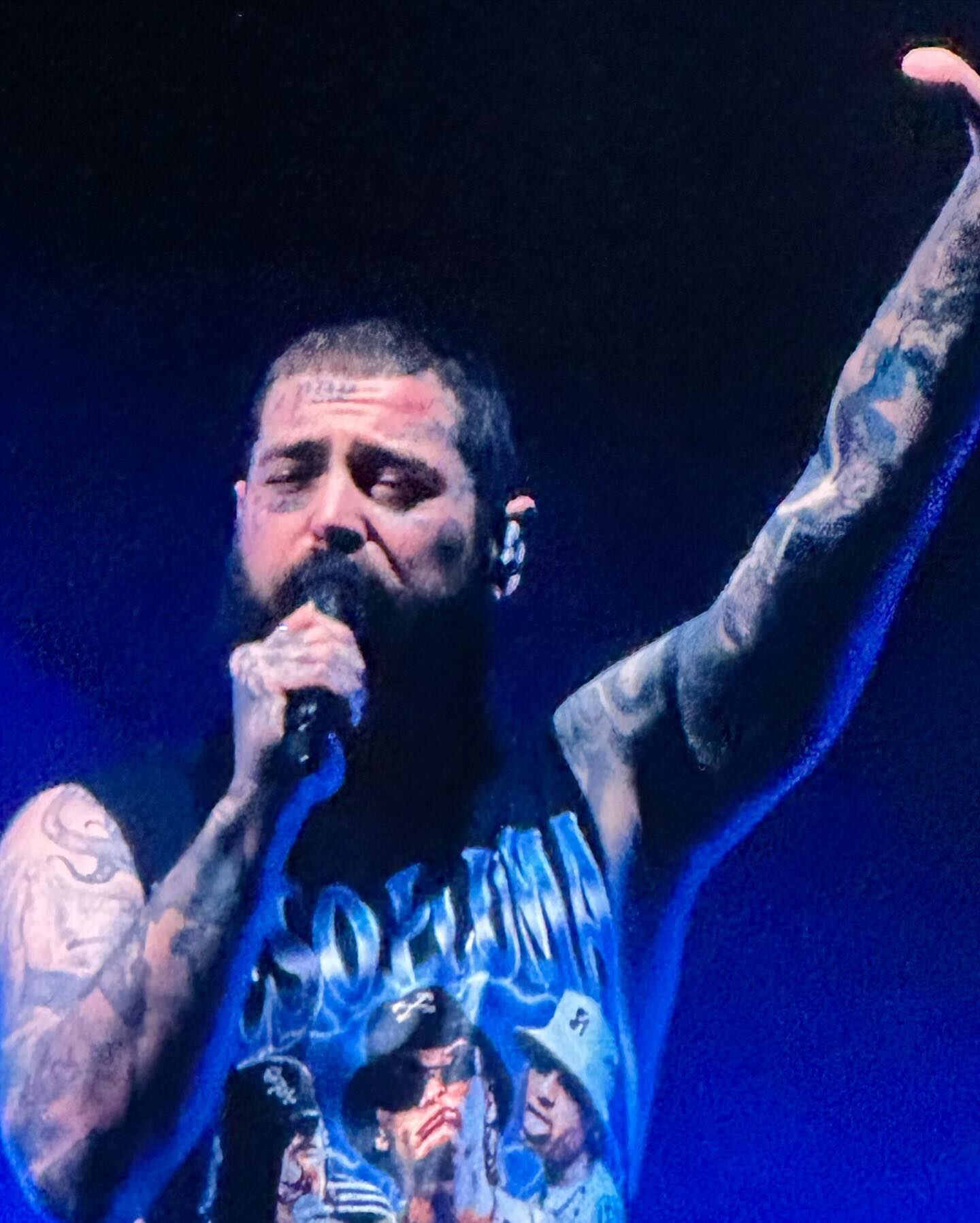 Post Malone usó playera de Peso Pluma