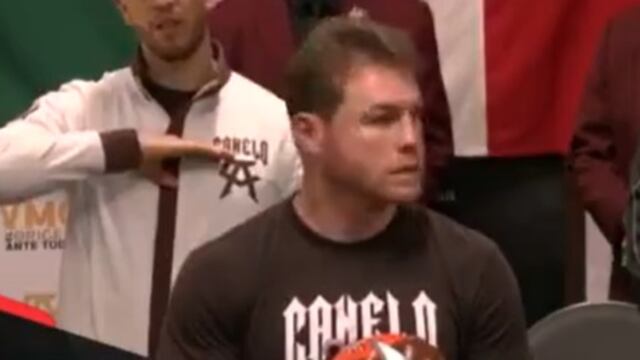 Reacción del Canelo Álvarez a error de Camila Fernández