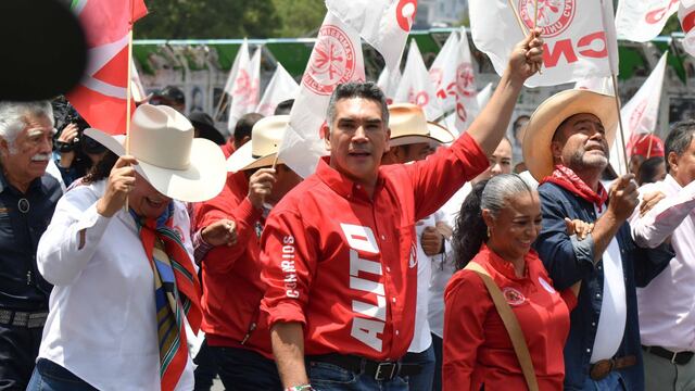 Marcha encabezada por Alejandro Moreno Cárdenas, senador y dirigente nacional del PRI, quien se dirigió del Ángel de la Independencia a las inmediaciones del Senado, acompañado por integrantes de la Confederación Nacional Campesina (CNC) y simpatizantes, tras el enfrentamiento con Gerardo Fernández Noroña