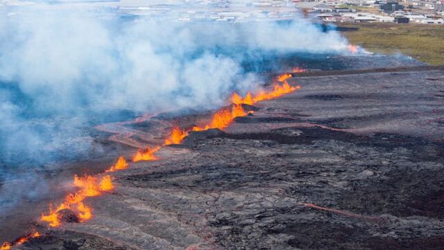 Erupción de volcán Sundhnúkagígar al suroeste de Islandia