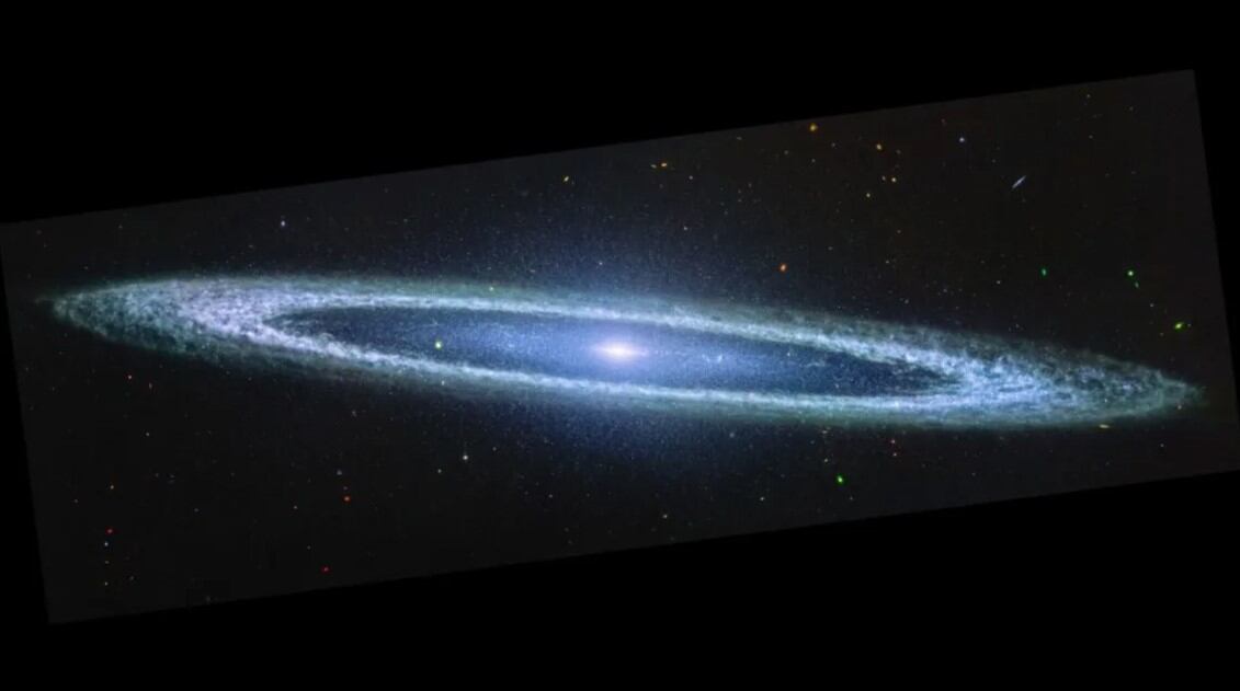 Galaxia del sombrero tomada por el telescopio James Webb