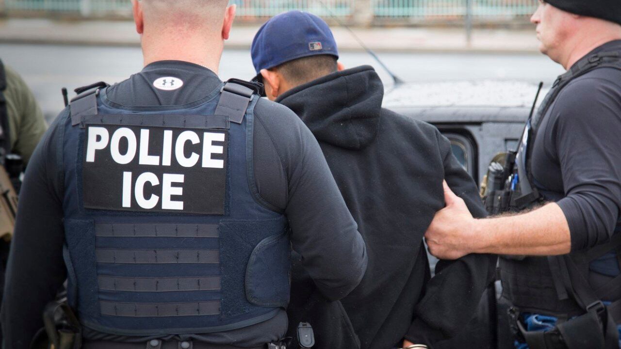 Policía de ICE