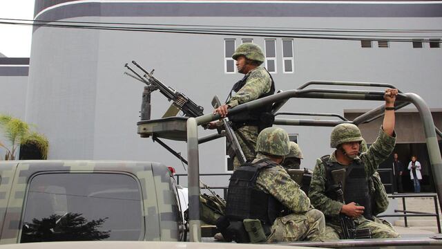 Soldados en Michoacán. Desarme en Michoacán.