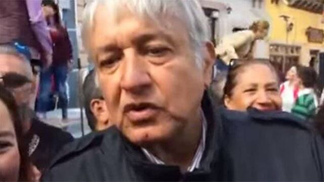 Andrés saliendo de un mitin
