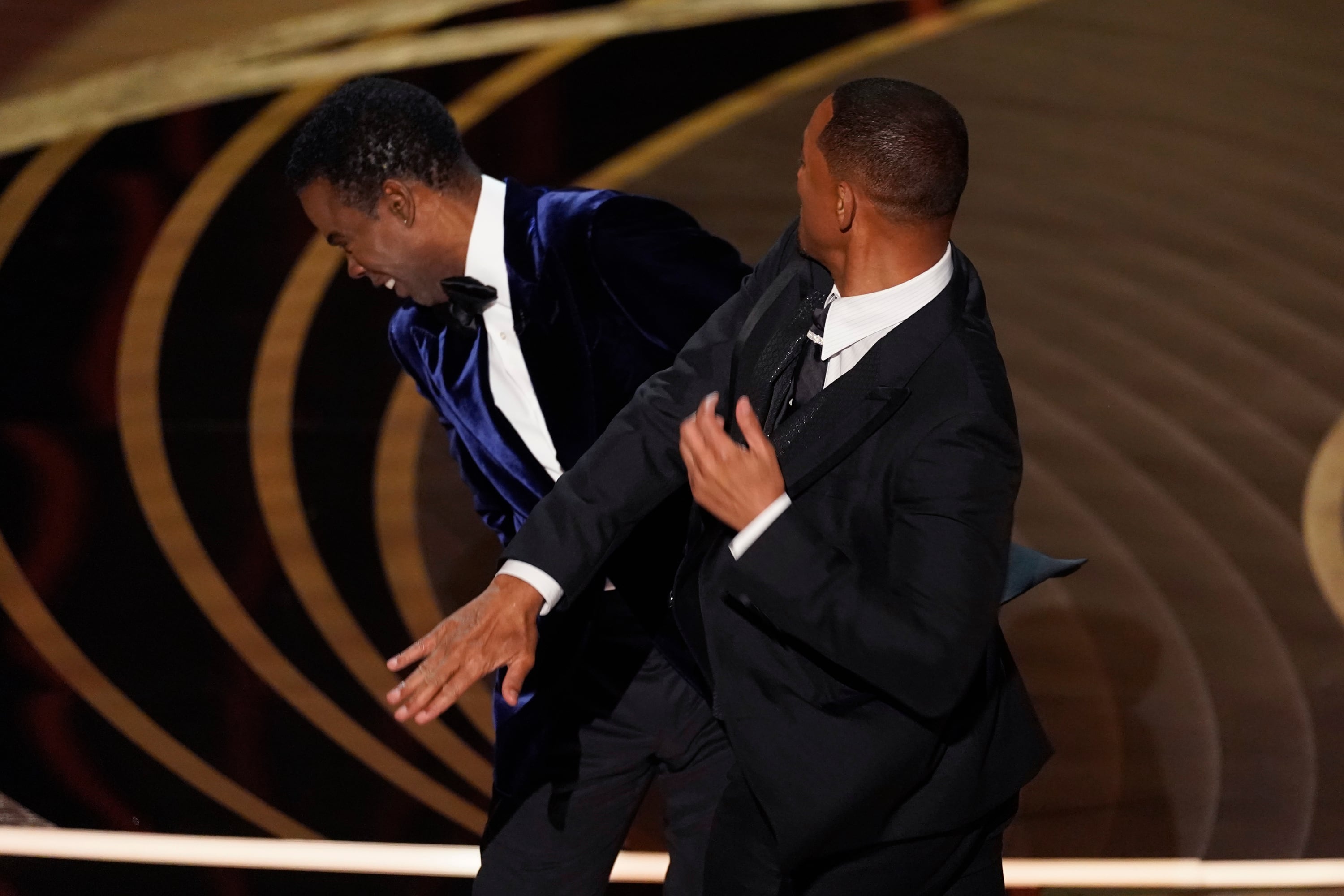 Will Smith golpea a Chris Rock