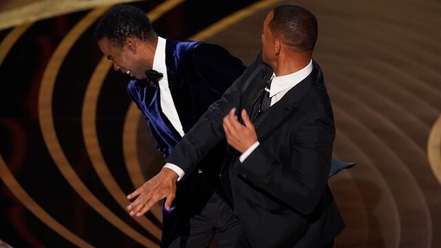Will Smith golpea a Chris Rock