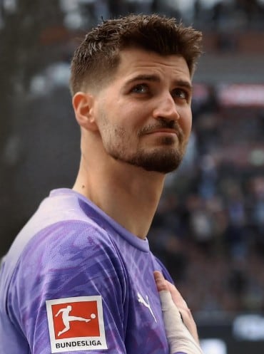 Nikola Vasilj, portero de Bosnia