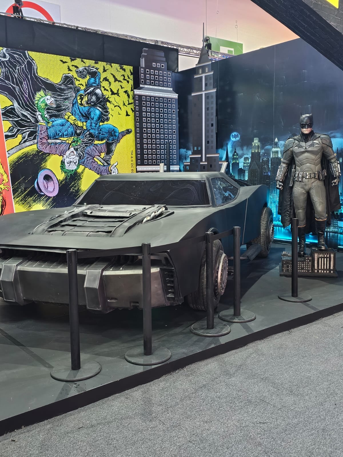 El batimóvil en la CCXP 2024 México