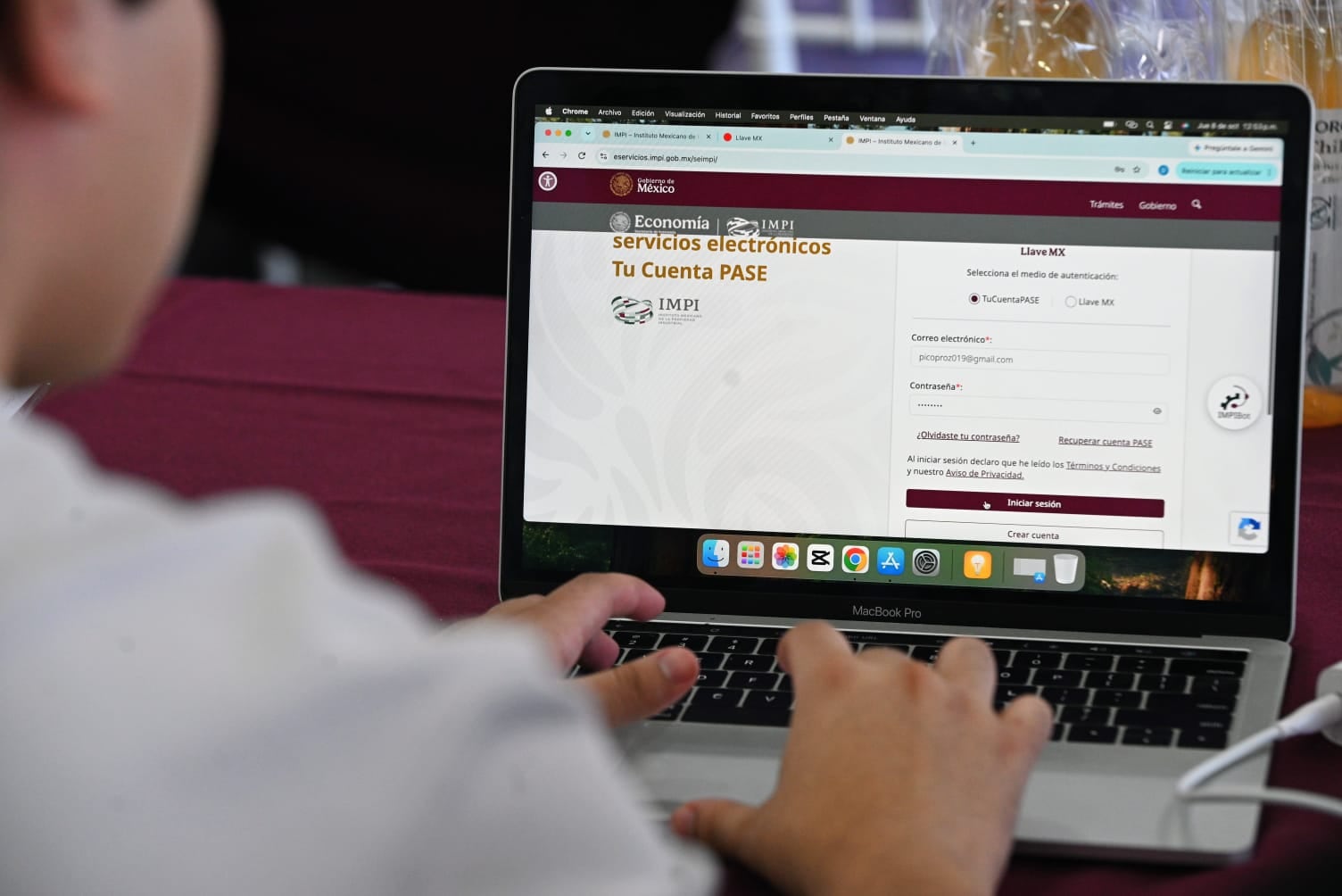 Betzabé Martínez impulsa el registro de marcas para jóvenes emprendedores