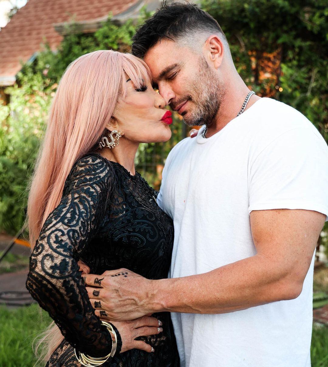 Lyn May y Julián Gil por poco se besan