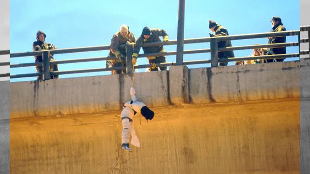 El hombre que apareció colgado del puente de La Concordia no tiene vínculos con reos del Reclusorio Oriente ni con el único detenido por el caso, de quien también se duda su participación.