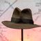 Subastan sombrero en “Indiana Jones” en más de 3 millones de pesos