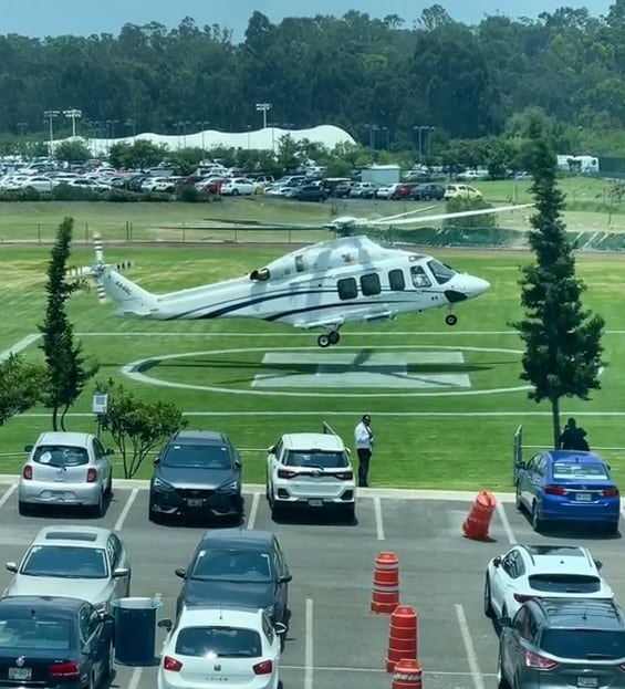 Estudiante del Tec de Monterrey llega en helicóptero y se viraliza en TikTok.