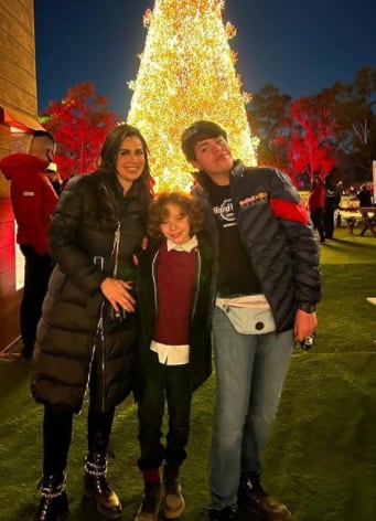 Luz Elena González y su hijo Santiago.