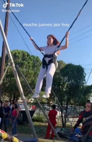 Chica sufre épico accidente en trampolín