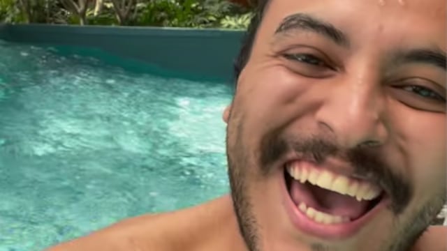 Le agarra el sismo en la alberca