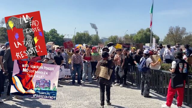 Protesta de estudiantes de la FAD en Rectoría