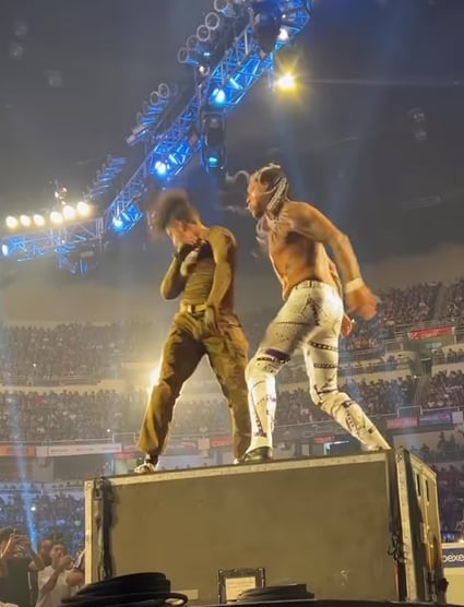 Bad Bunny en su pelea contra Damian Priest.