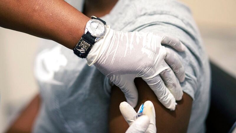Italia: Le aplican por error ¡6 dosis de la vacuna Pfizer!