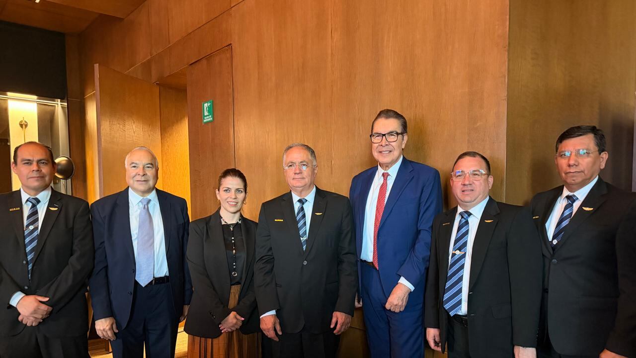 Almirante Padilla Olmos presenta modernización del AICM rumbo al Mundial 2026
