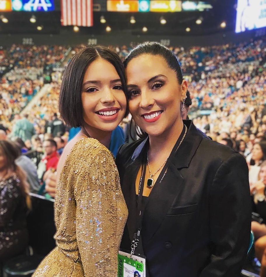 Ángela Aguilar y su mamá Aneliz Álvarez.