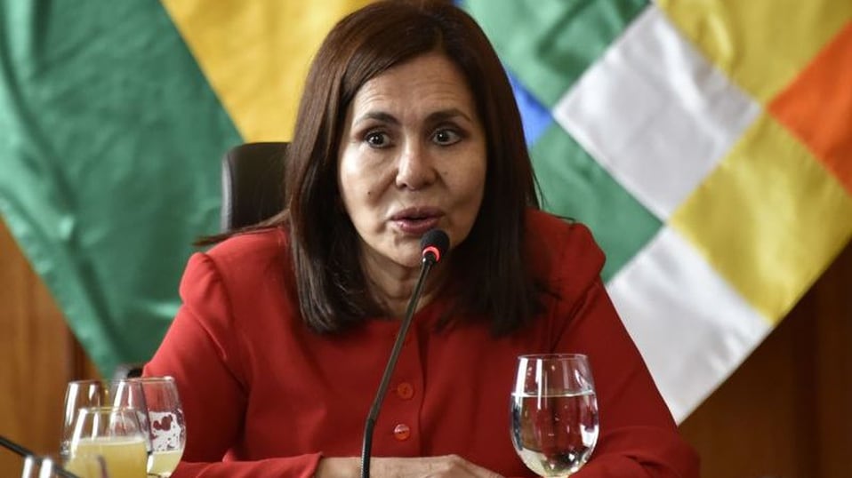 México insiste en inmiscuirse en asuntos de Bolivia, acusa canciller