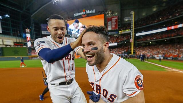 Carlos Correa celebra victoria de Astros
