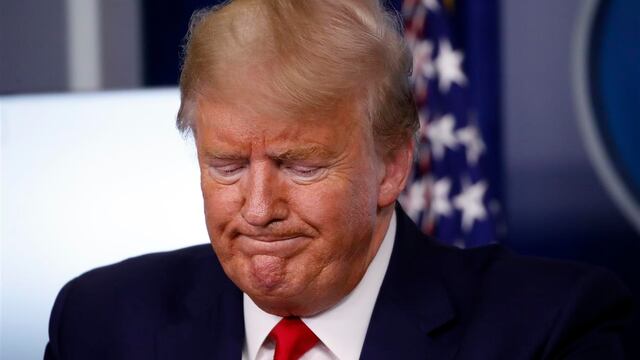 Trump consideraría recomendar uso de cubrebocas a ciudadanos norteamericanos.