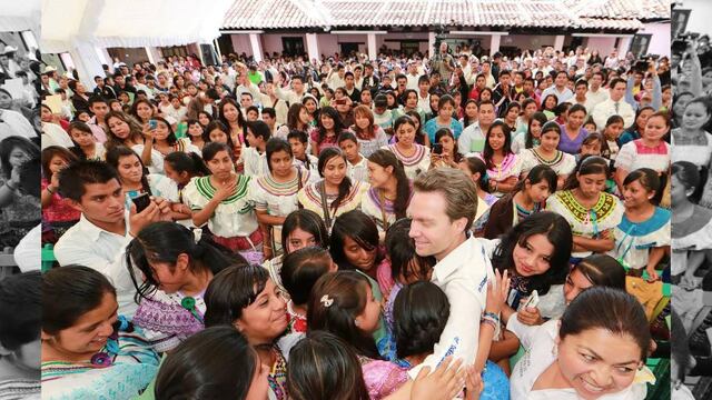 En los índices de pobreza, educación y vivienda, se aprecian avances considerables, pues entre 2008 y 2014 el acceso a servicios de salud en Chiapas pasó de 49 por ciento a 79.3; la esperanza de vida aumentó 2.1 años y la mortalidad infantil disminuyó en 12.8 muertes por cada mil nacidos vivos.
