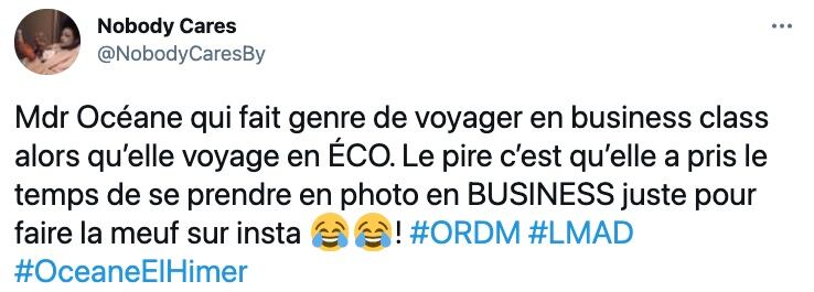 Descubren a 'influencer' en clase turista