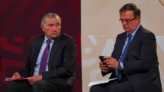 Adán Augusto y Marcelo Ebrard, durante la conferencia matutina desde Palacio Nacional.