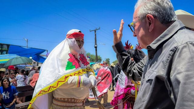 Rocha Moya en centro ceremonial de Tehueco, El Fuerte.