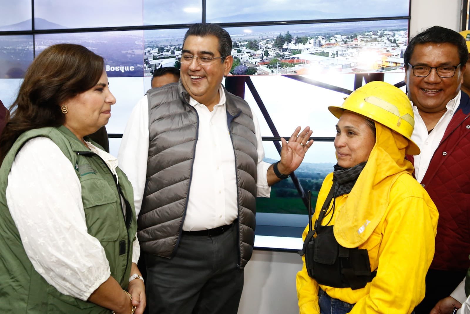 Sergio Salomón Céspedes del gobierno de Puebla en favor del medio ambiente y de los brigadistas