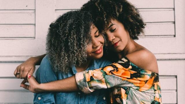 Las mujeres prefieren a sus amigas que a su pareja