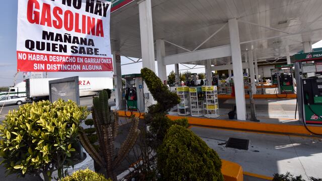 Las fuerzas armadas tuvieron que escoltar una pipa de combustible hasta sus instalaciones para surtirse.