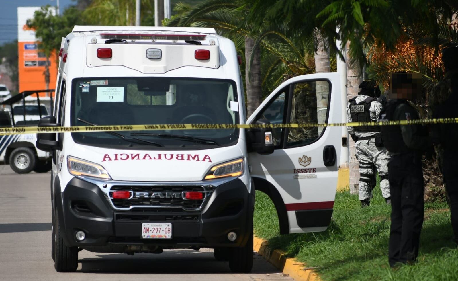Mazatlán: Narcos levantan a hombre que era trasladado en ambulancia y lo llevan al hospital tras confundirlo con alguien más