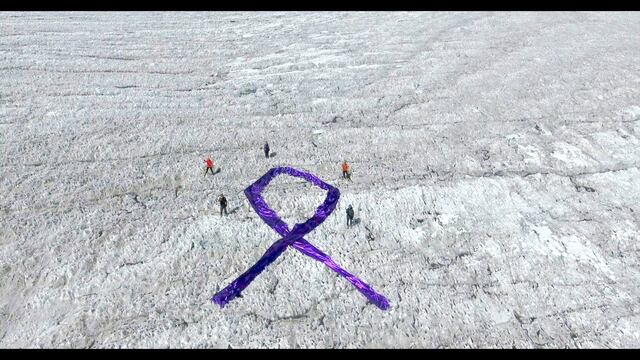 Listón morado en el Iztaccíhuatl.