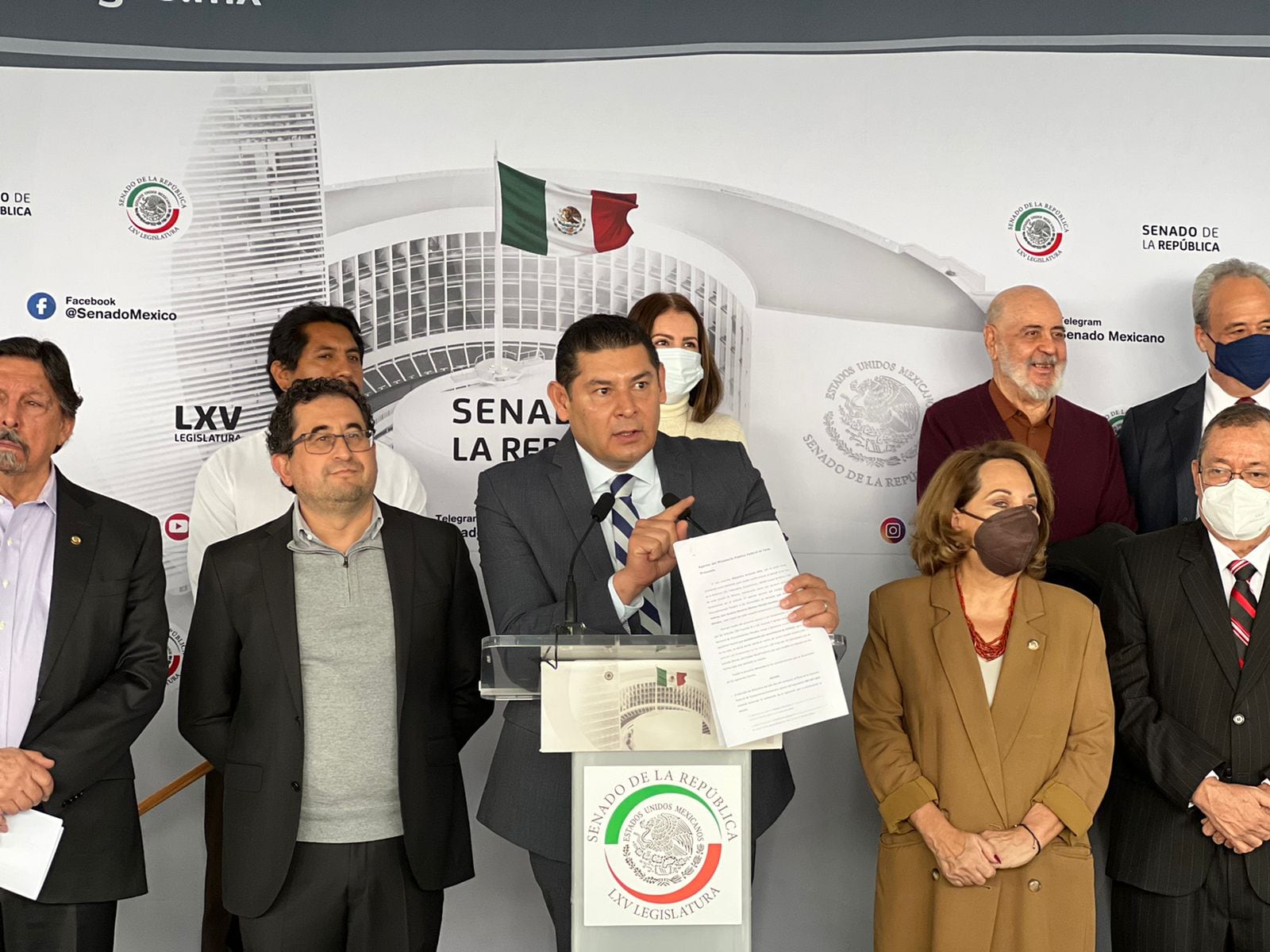 Alejandro Armenta sobe la denuncia contra la Cofece