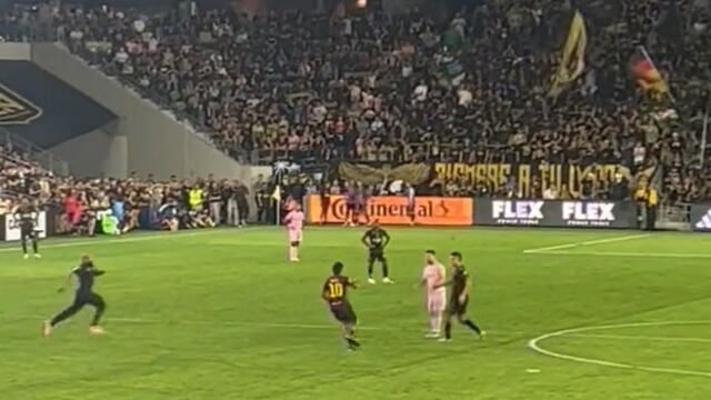 Guardaespaldas protege a Messi de aficionado