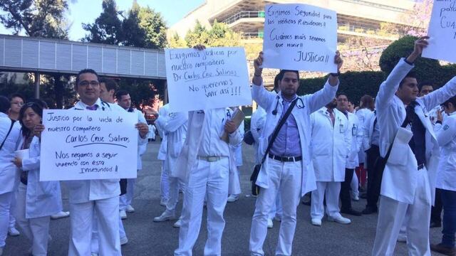 Médicos de La Raza se manifiestan tras asesinato de