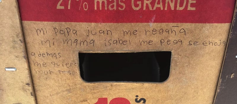 Denuncia en cartón de cervezas