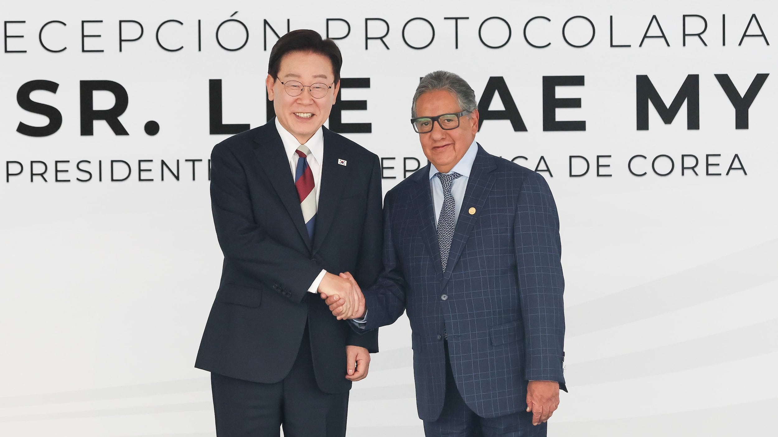 Lee Jae-myung extiende invitación a Higinio Martínez para visitar Corea del Sur