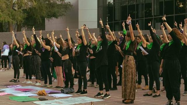 Las protestas de mujeres que se están dando alrededor del mundo y de México ahora tuvieron su turno frente a la Rectoría del Tec de Monterrey.