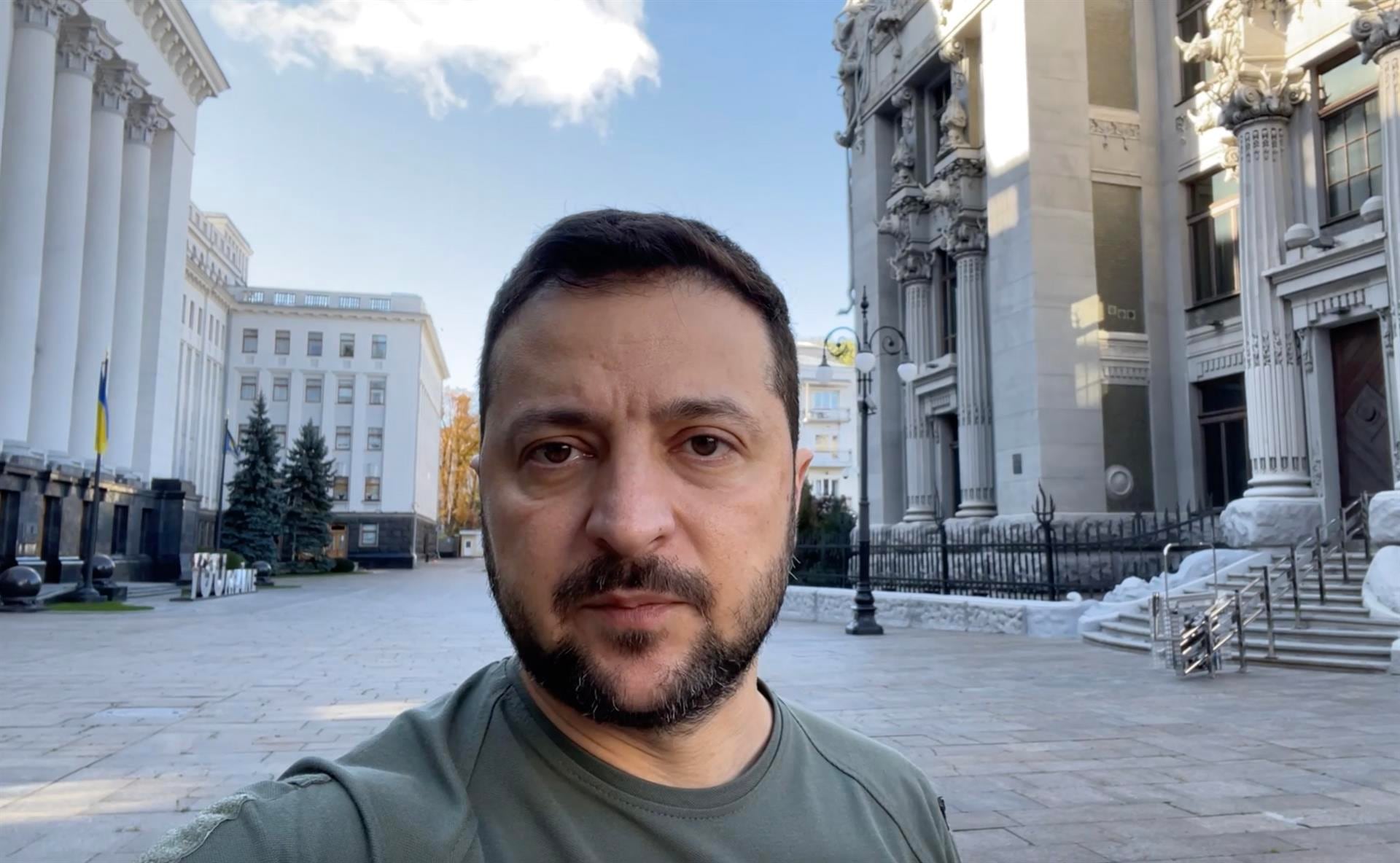 ¿Volodímir Zelenski usa green screen?