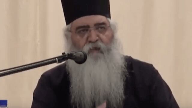 El obispo afirmó que los gays nacen porque las embarazadas tienen sexo anal.