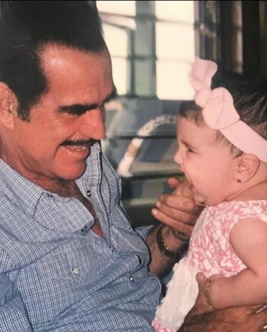 Alejandro Fernández y Valentina Fernández