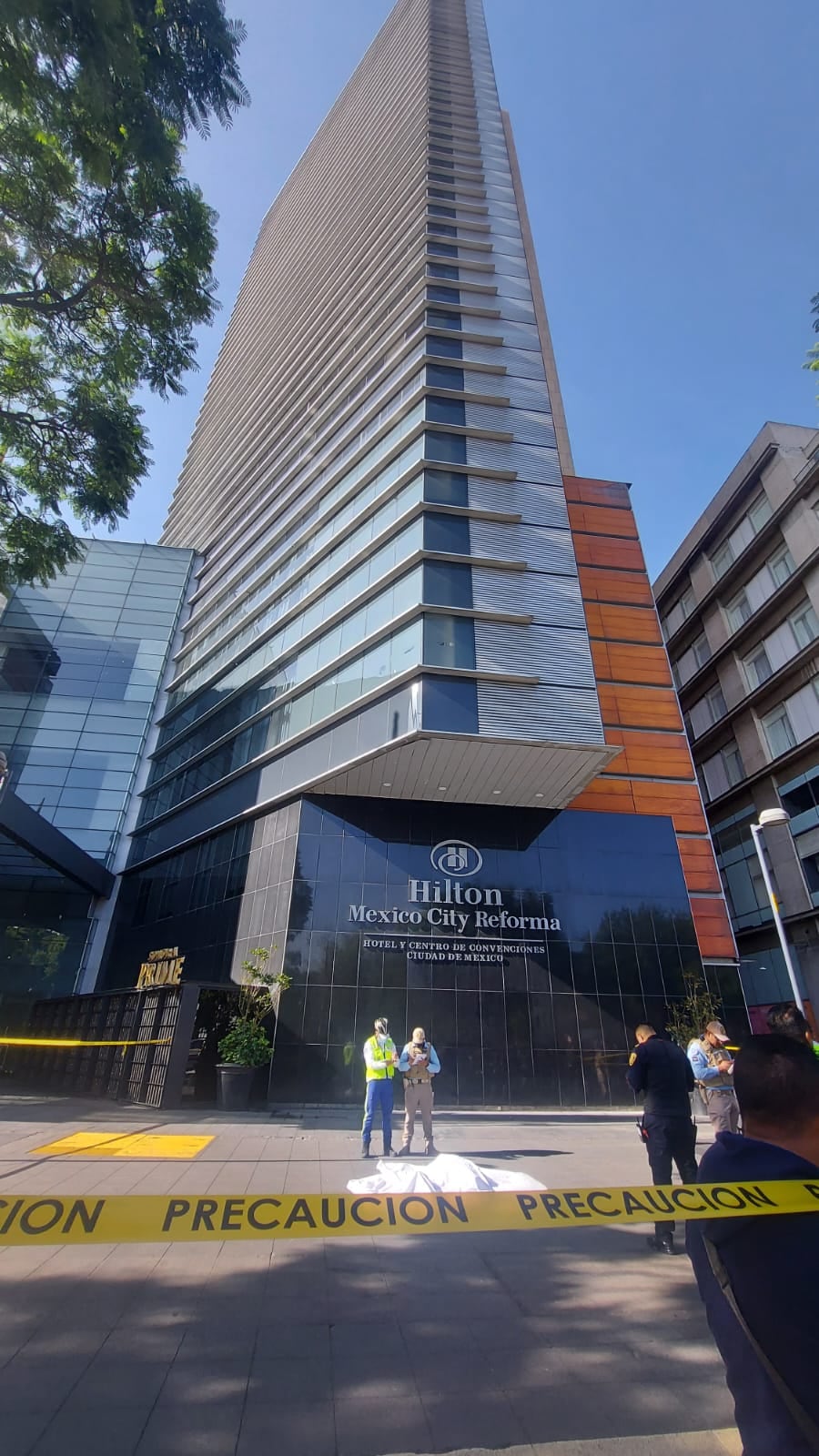 ¿Qué pasó en el Hotel Hilton? La circulación en avenida Juárez, frente a la Alameda Central, fue cerrada