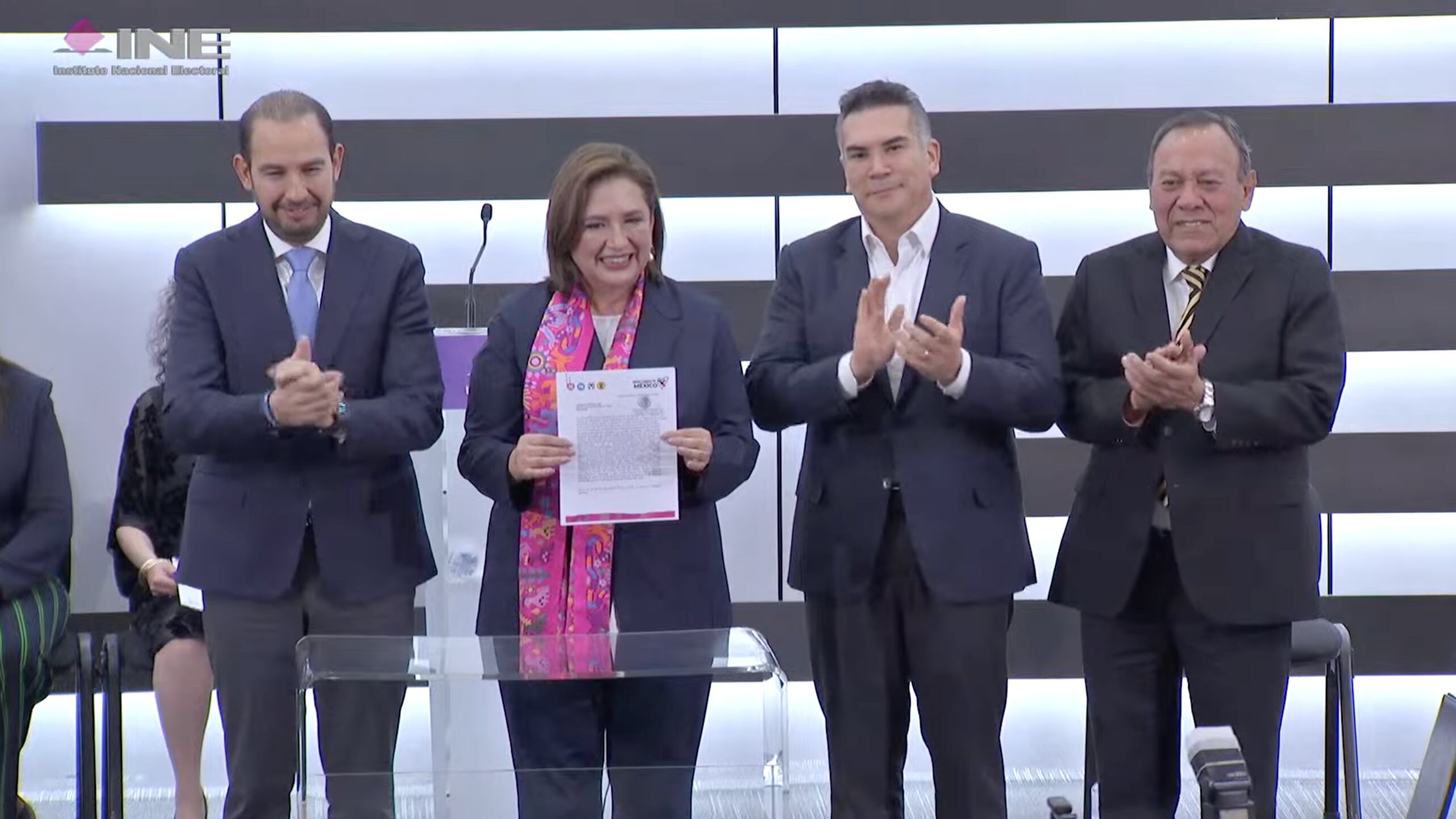 Xóchitl Gálvez registra candidatura ante el INE